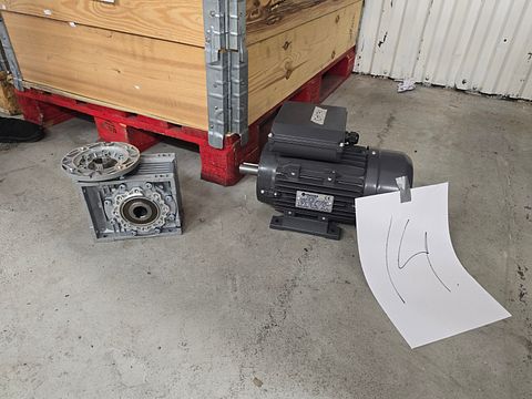 Image 1/9