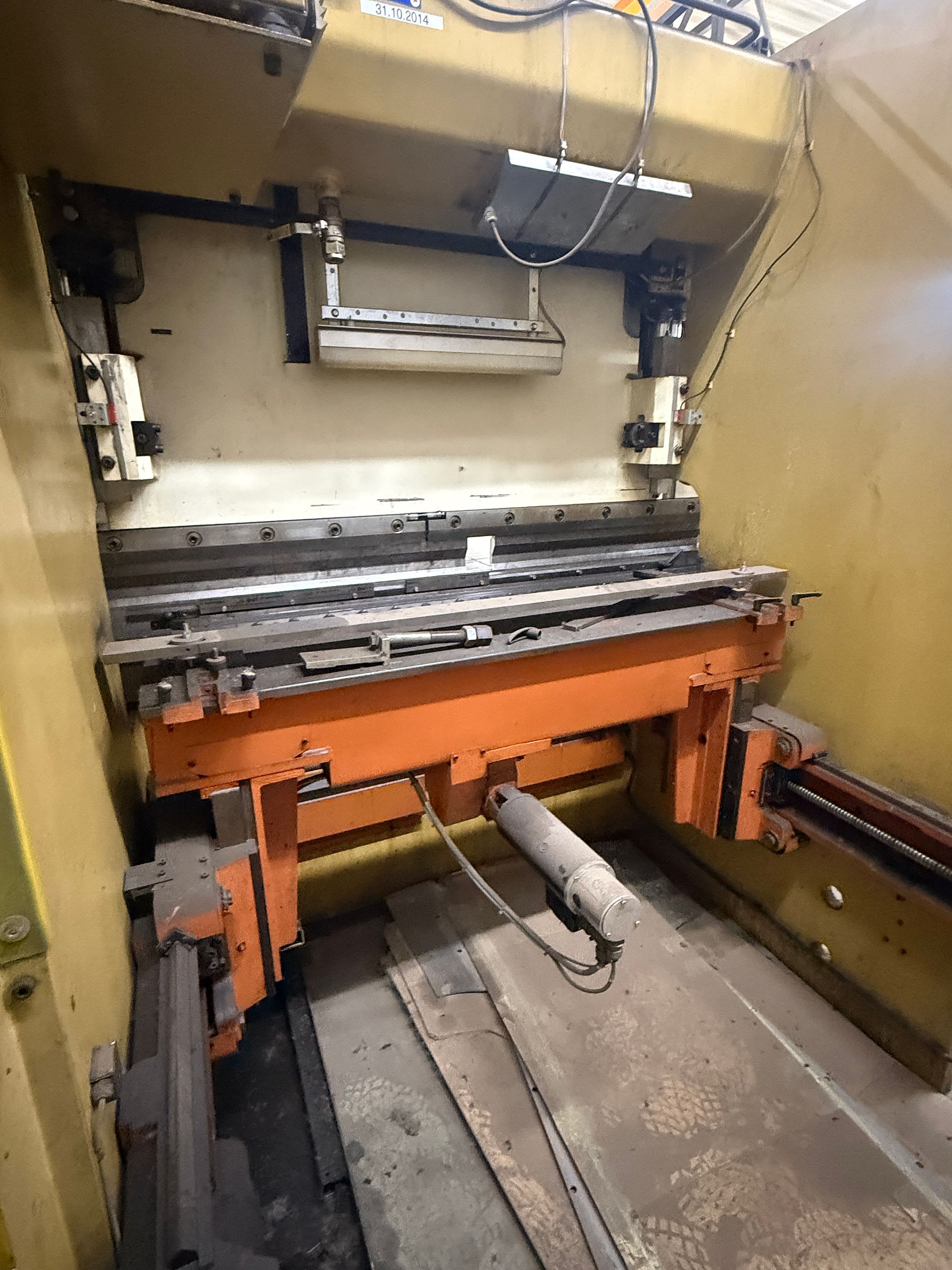 Image 4/6