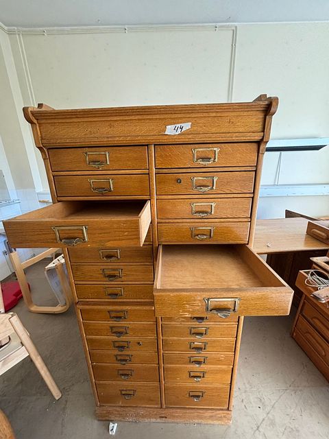 Image 3/8