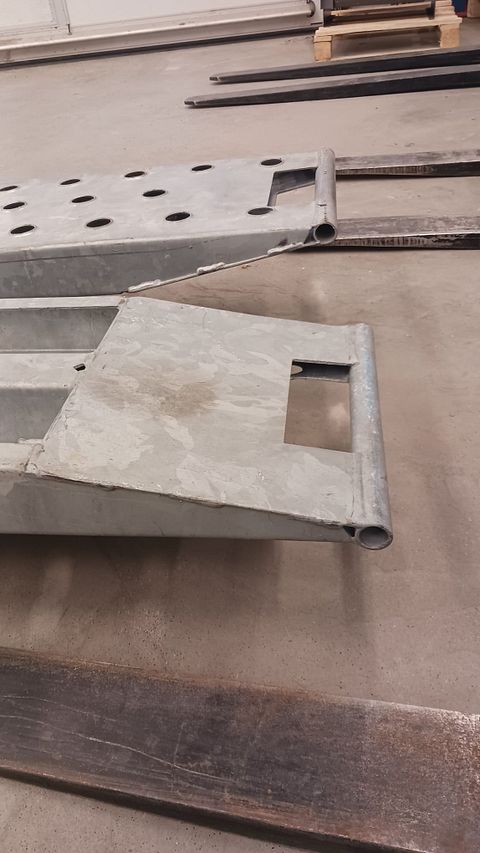 Image 3/4