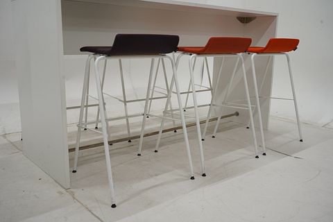 Image 4/10