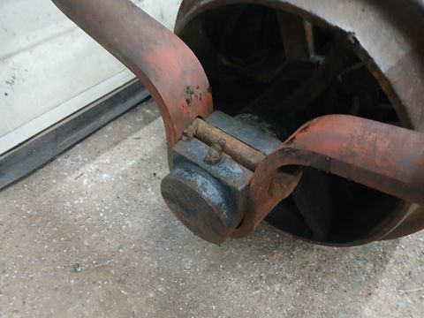 Image 4/9