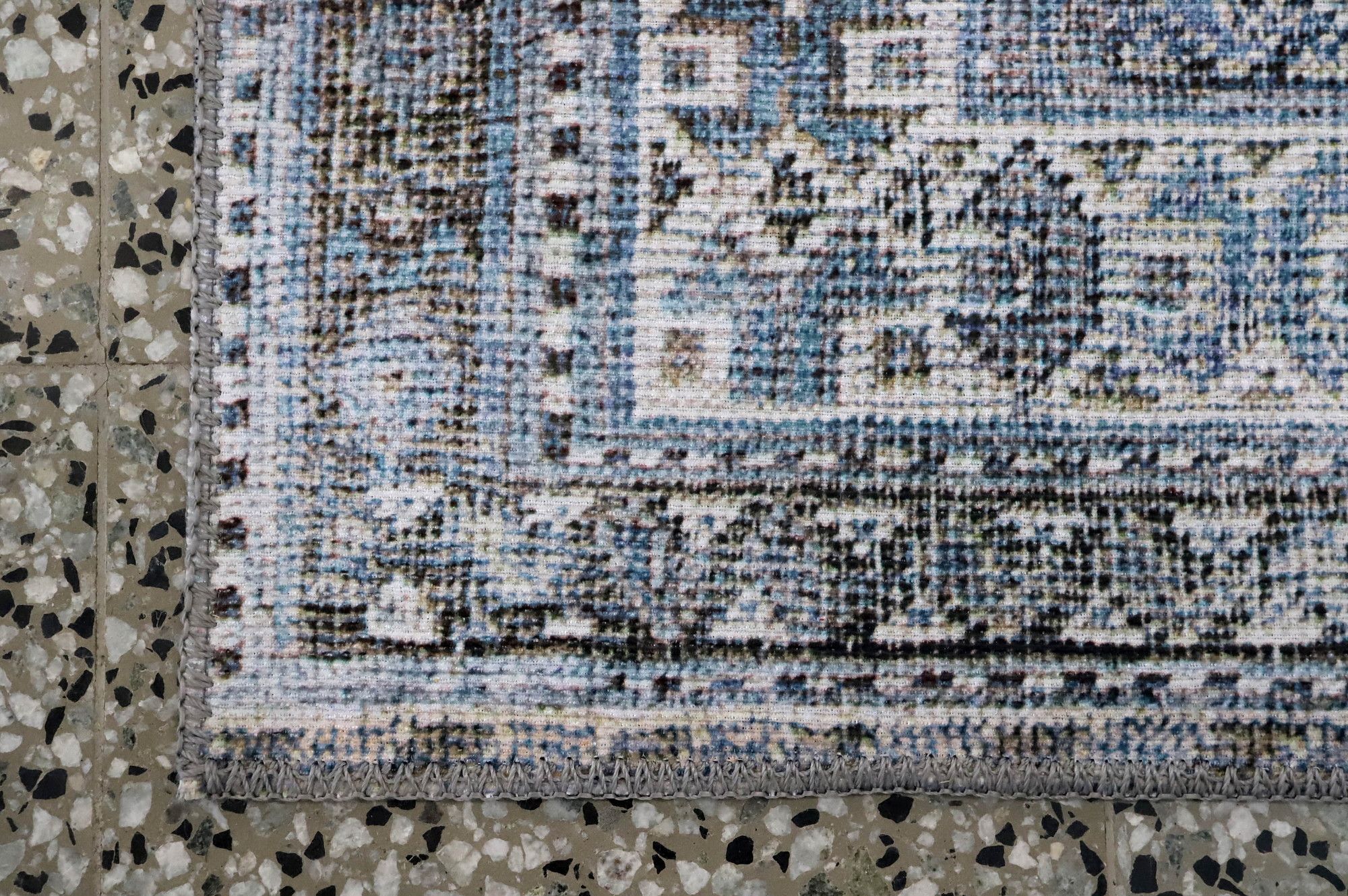 Image 4/8