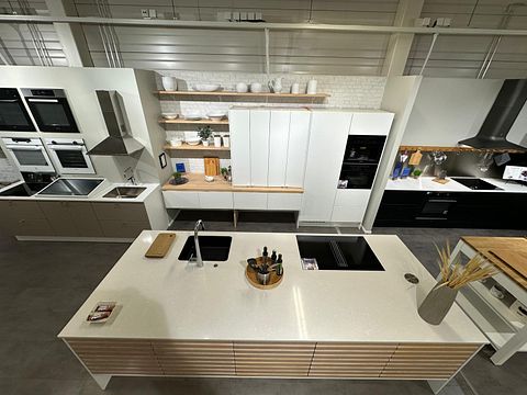 Image 6/110
