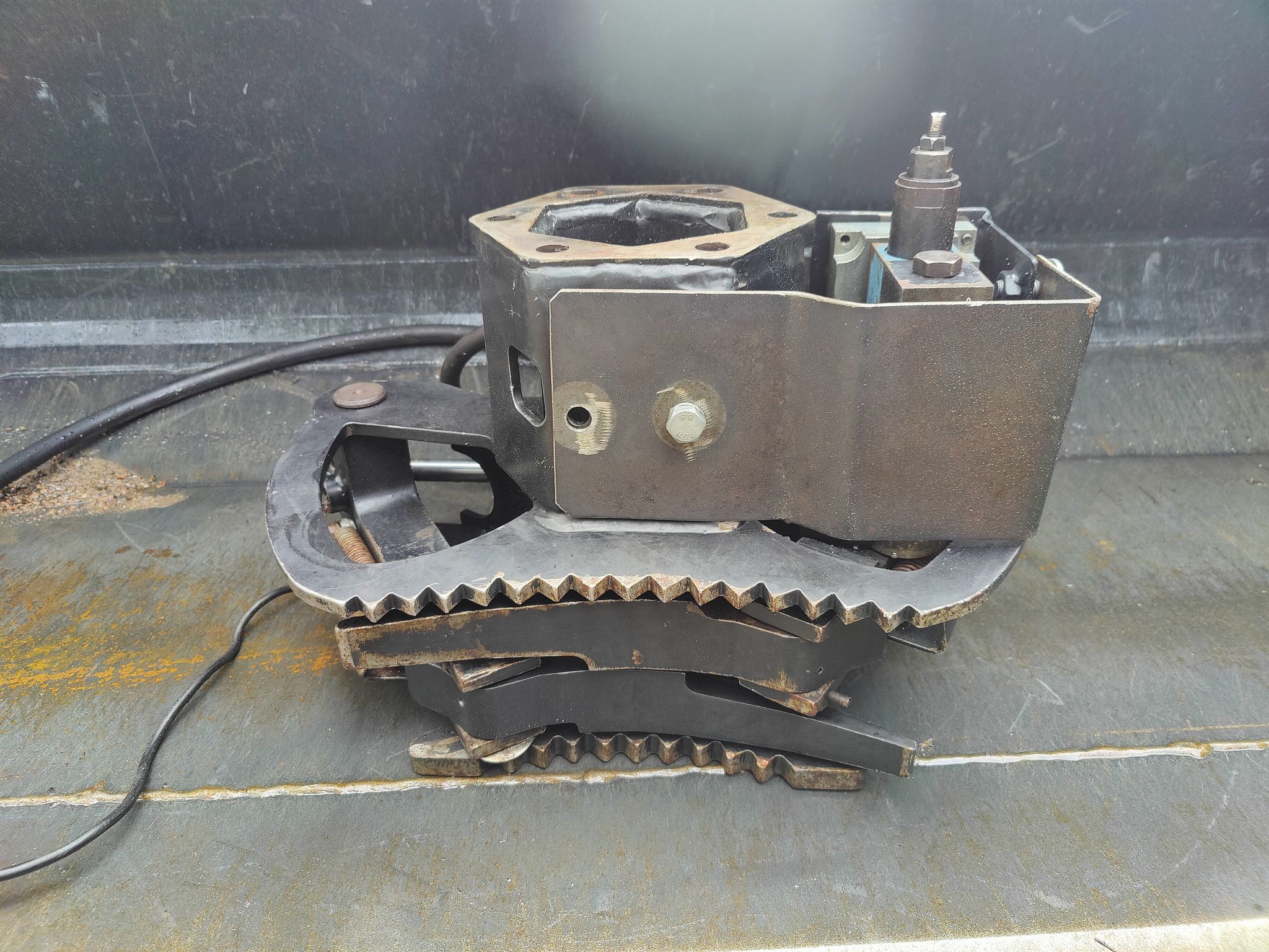 Image 1/6