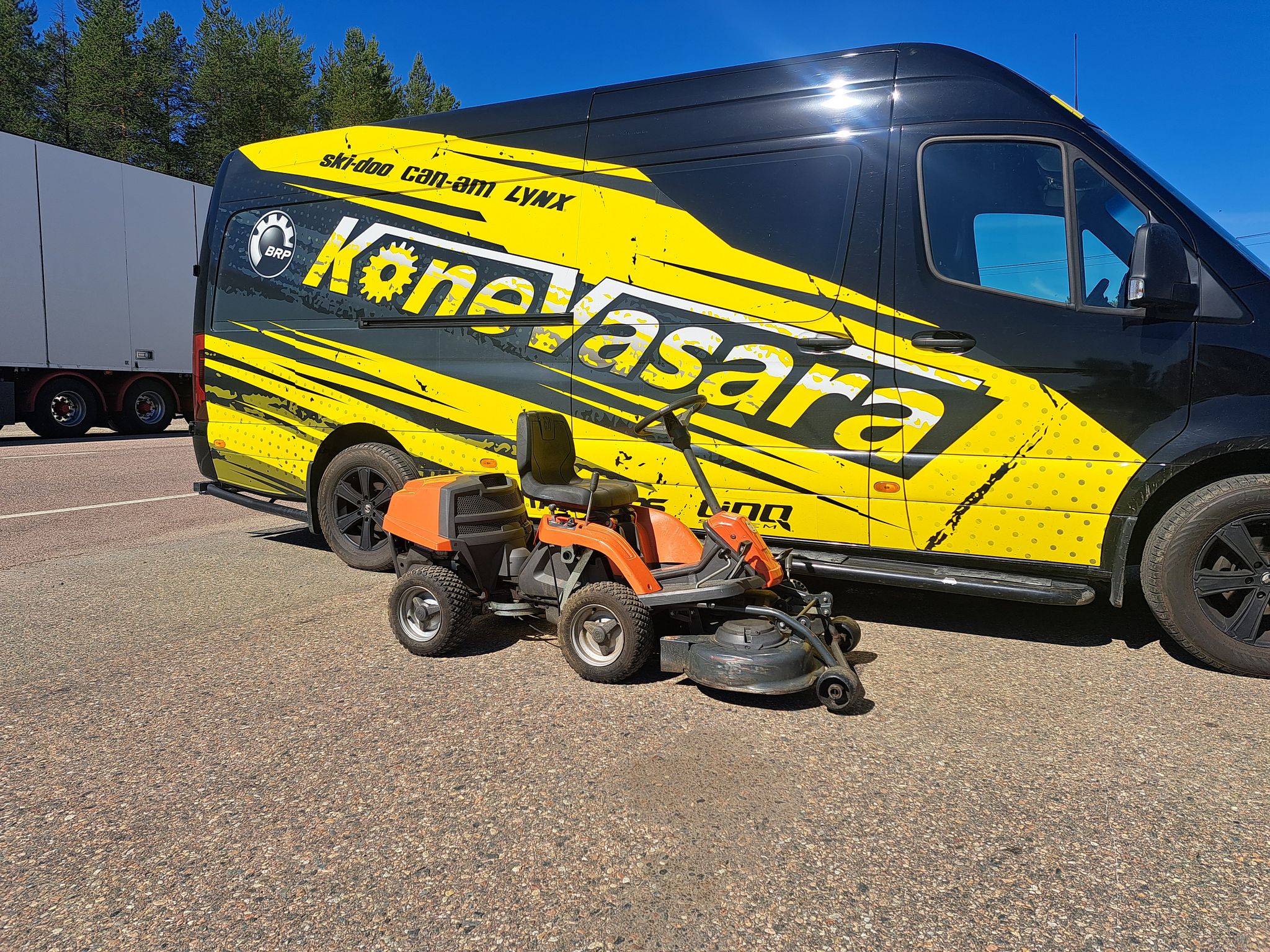 Husqvarna Rider 111B - ajettava ruohonleikkuri, Sodankylä | Huutokaupat.com