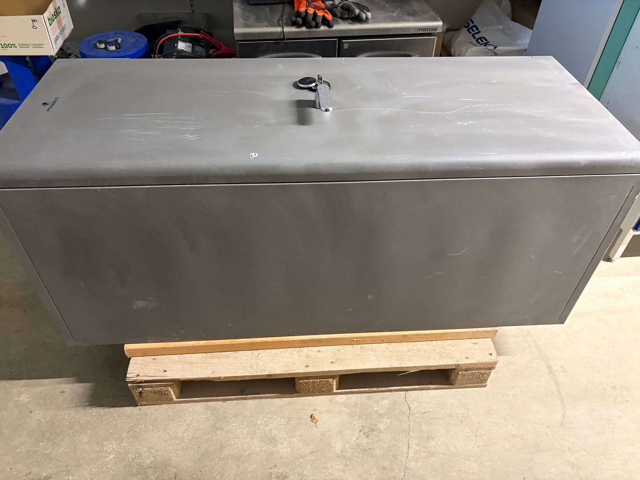 Image 1/8