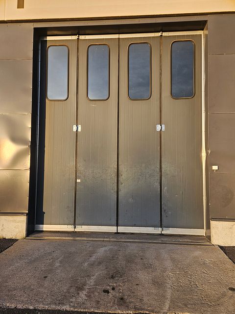 Image 1/5