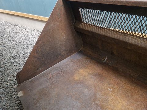 Image 11/17
