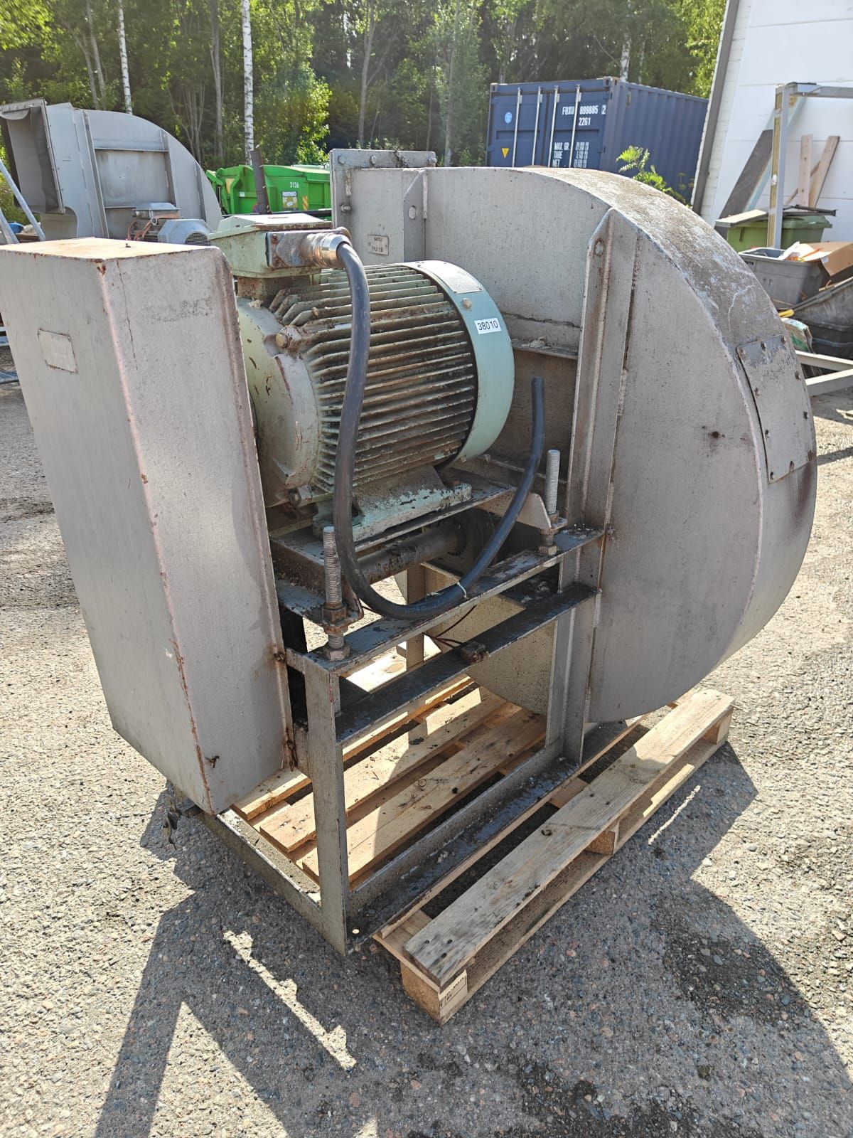 Image 1/8