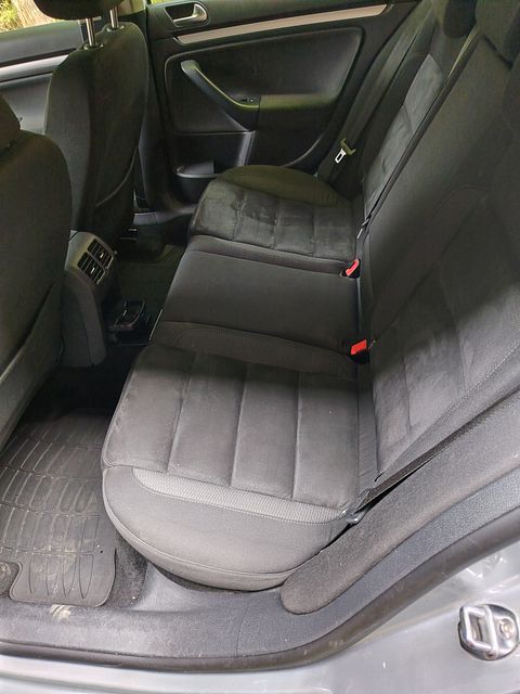 Image 6/10