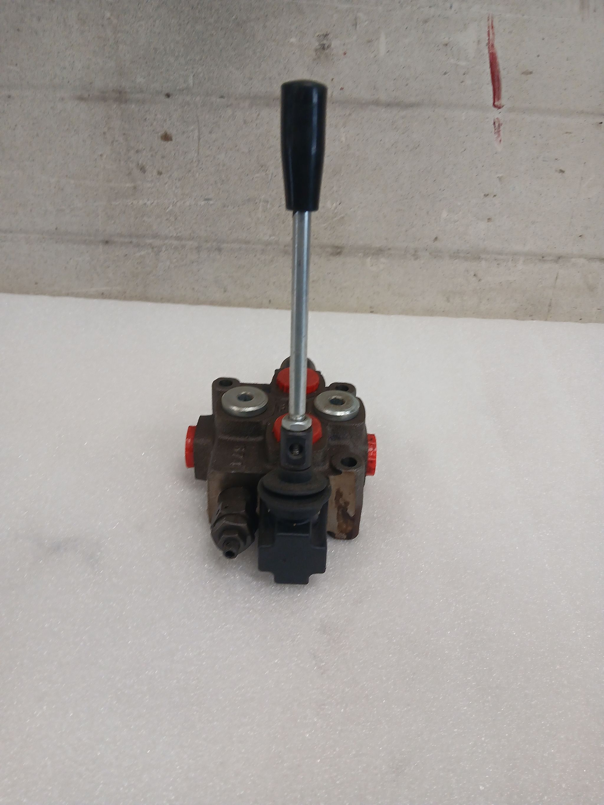Image 1/8