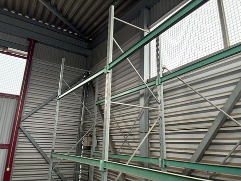Image 2/5