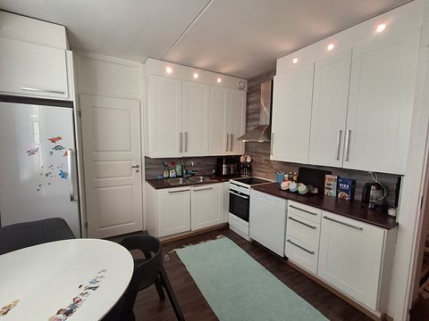 Image 8/19