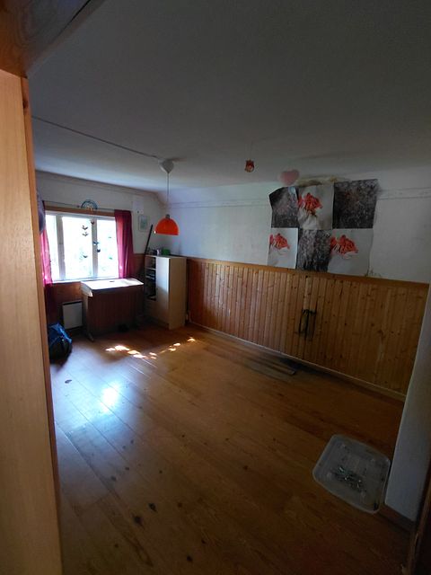 Image 9/12