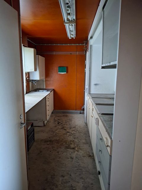Image 10/11