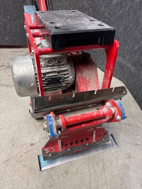 Image 4/12