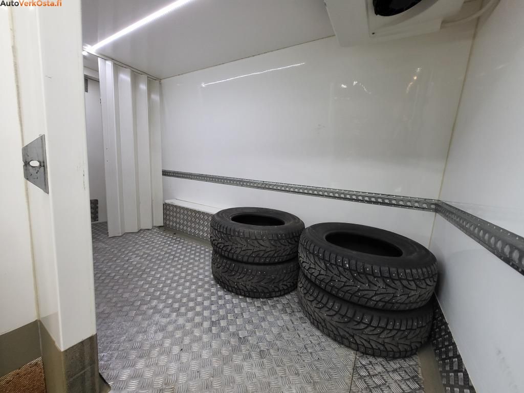 Image 8/10