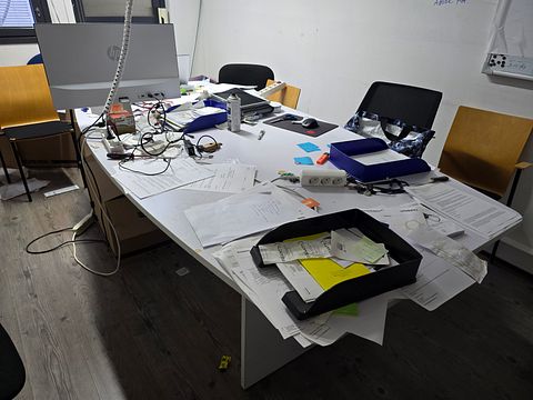 Image 1/8
