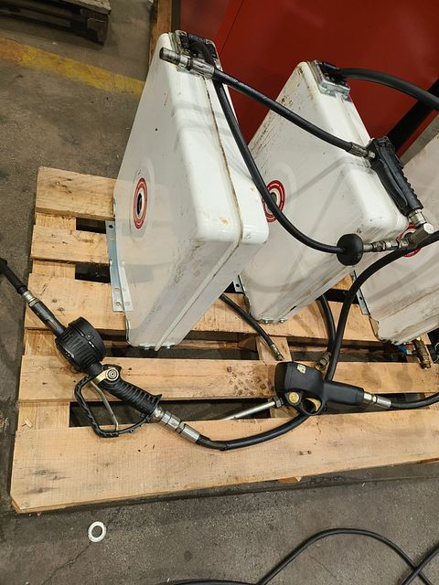 Image 2/5