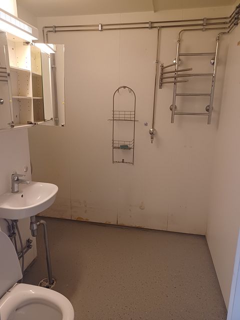 Image 8/10
