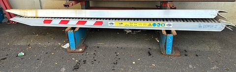 Image 6/7