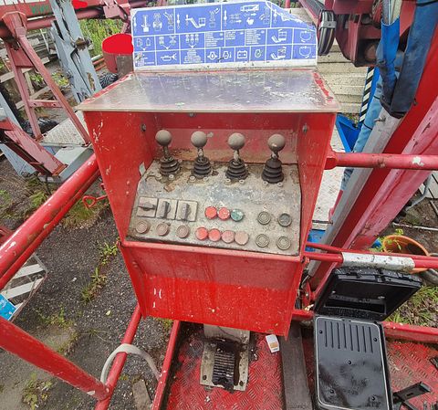 Image 4/5
