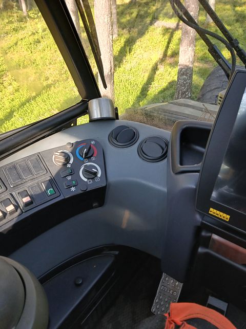 Image 7/9