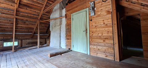 Image 8/19