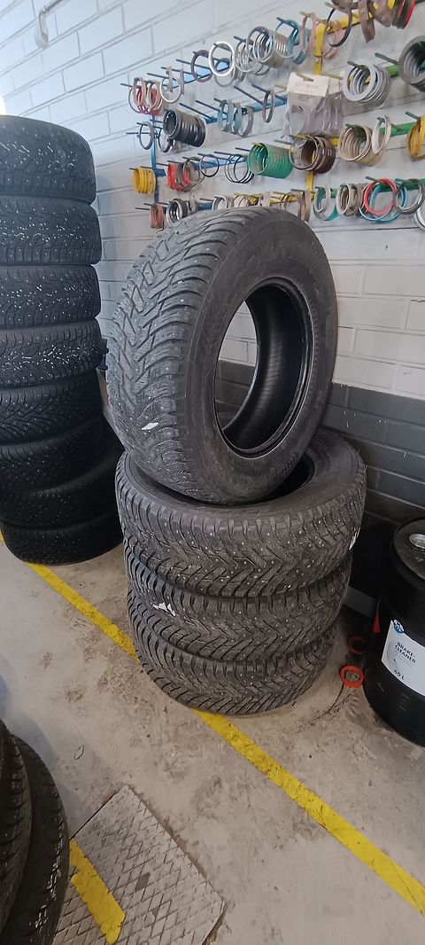 Image 1/8