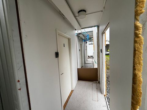 Image 5/9