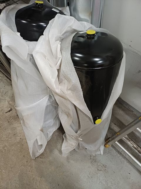 Image 1/2