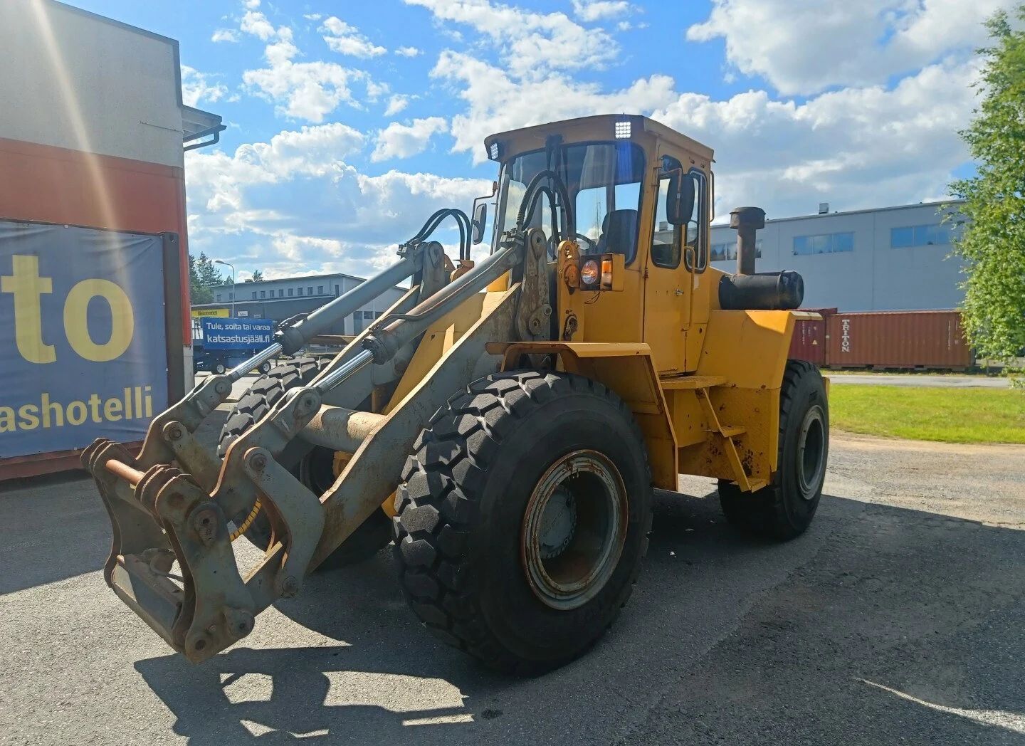 Image 1/17