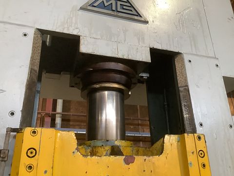 Image 2/5