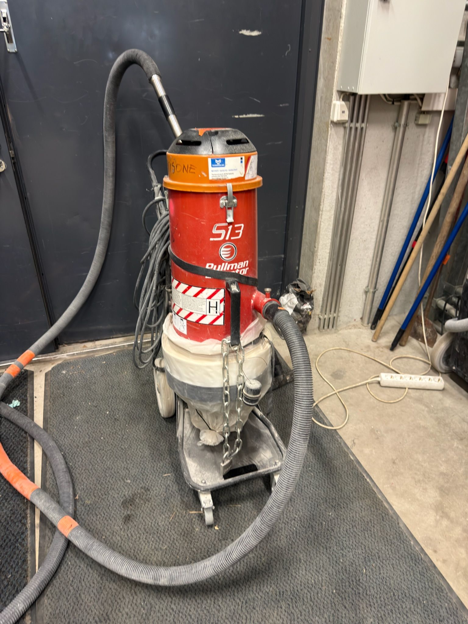 Image 1/15