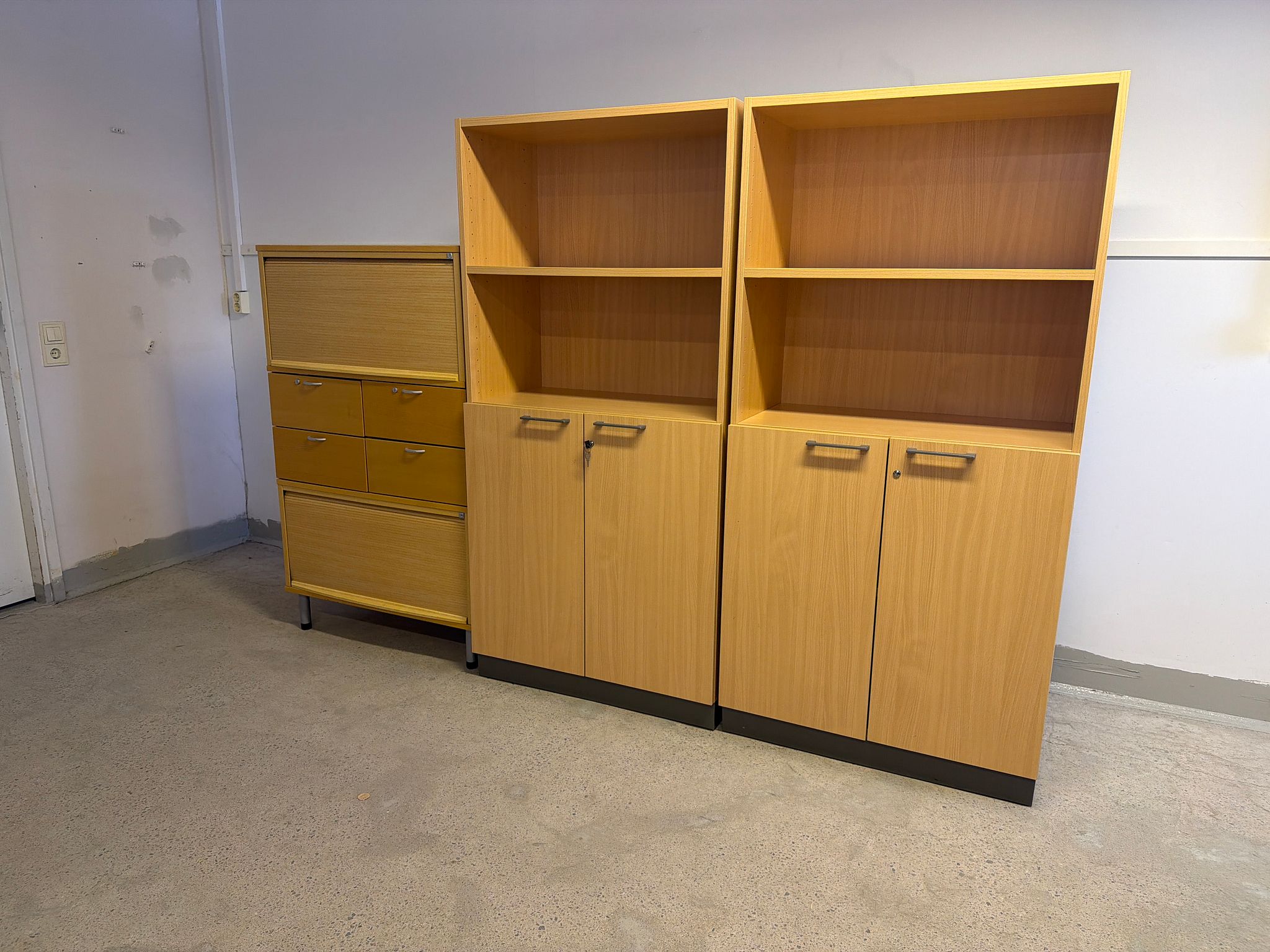 Image 1/15