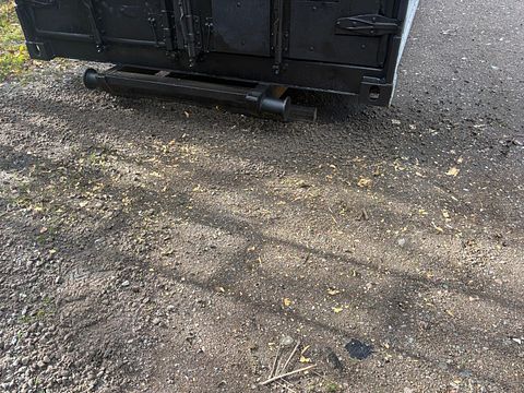 Image 6/10