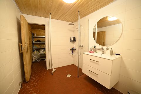 Image 15/36