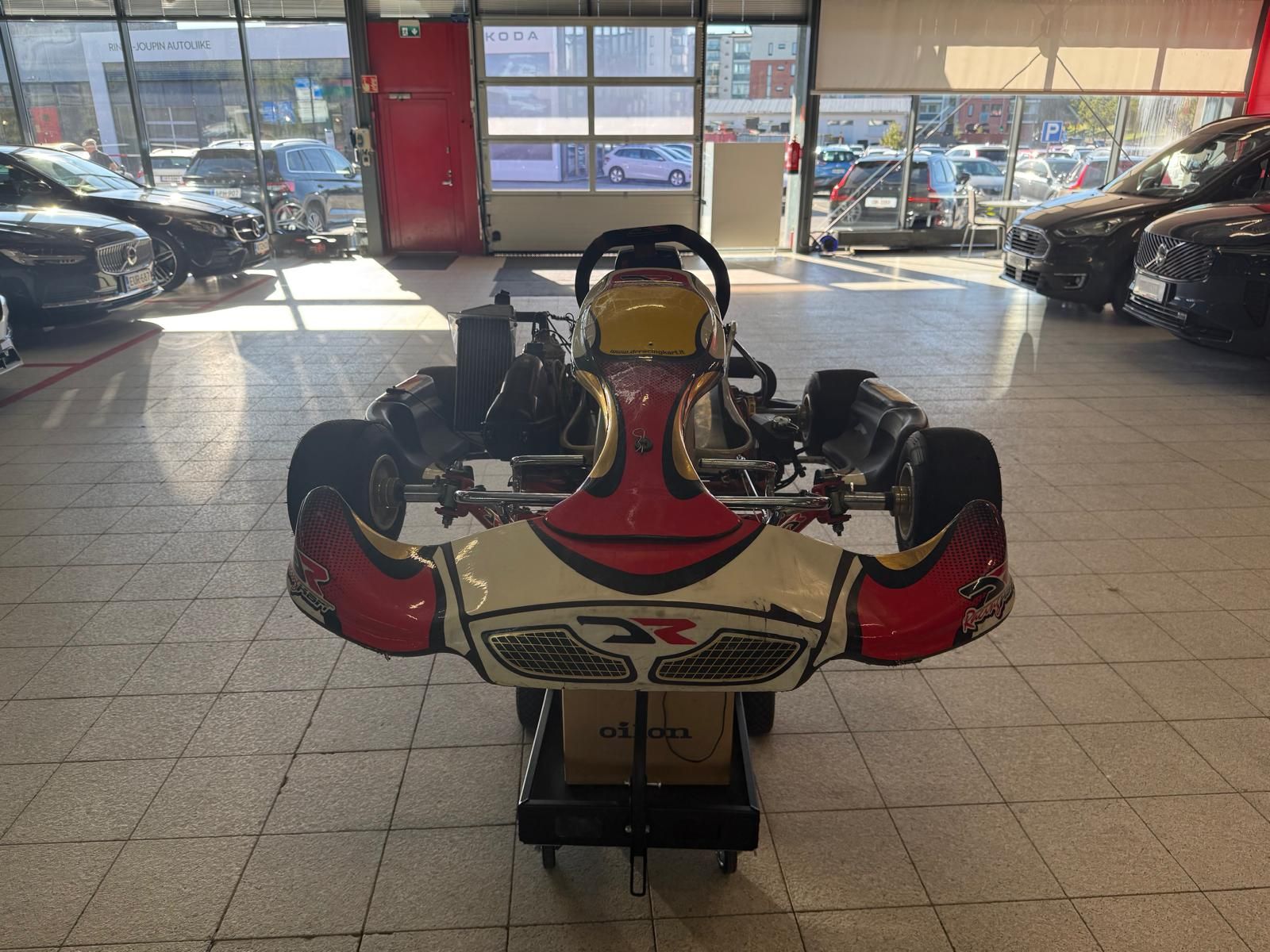 Image 2/19