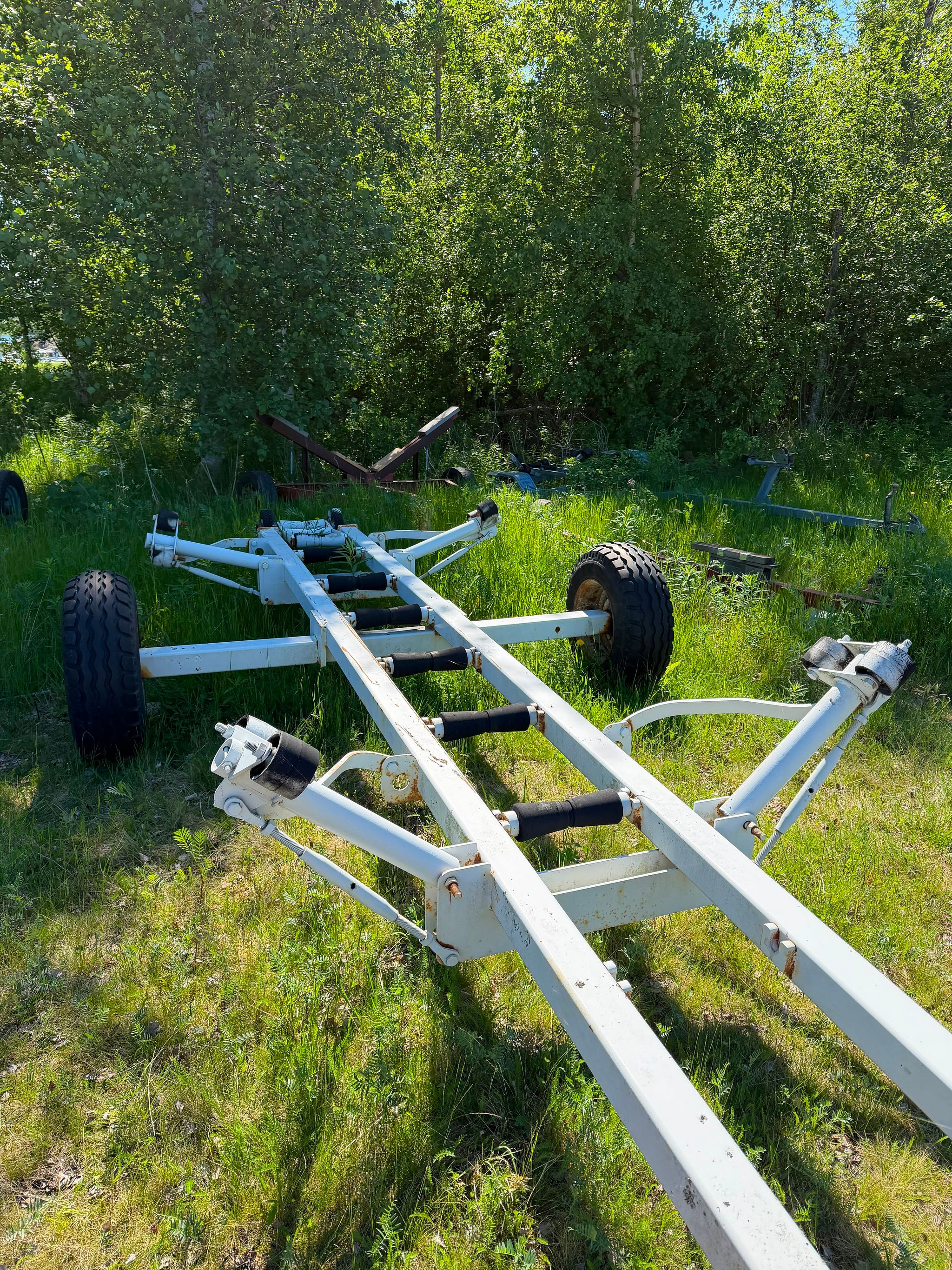 Image 8/12