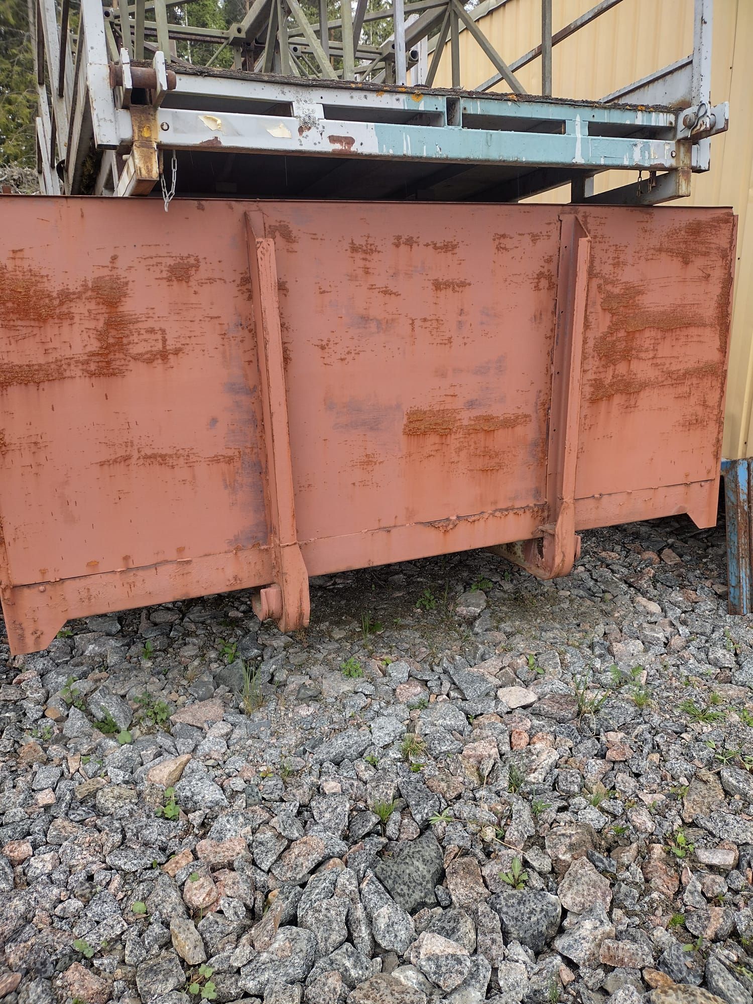 Image 1/24