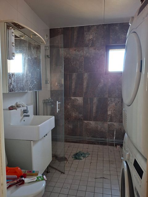 Image 8/16
