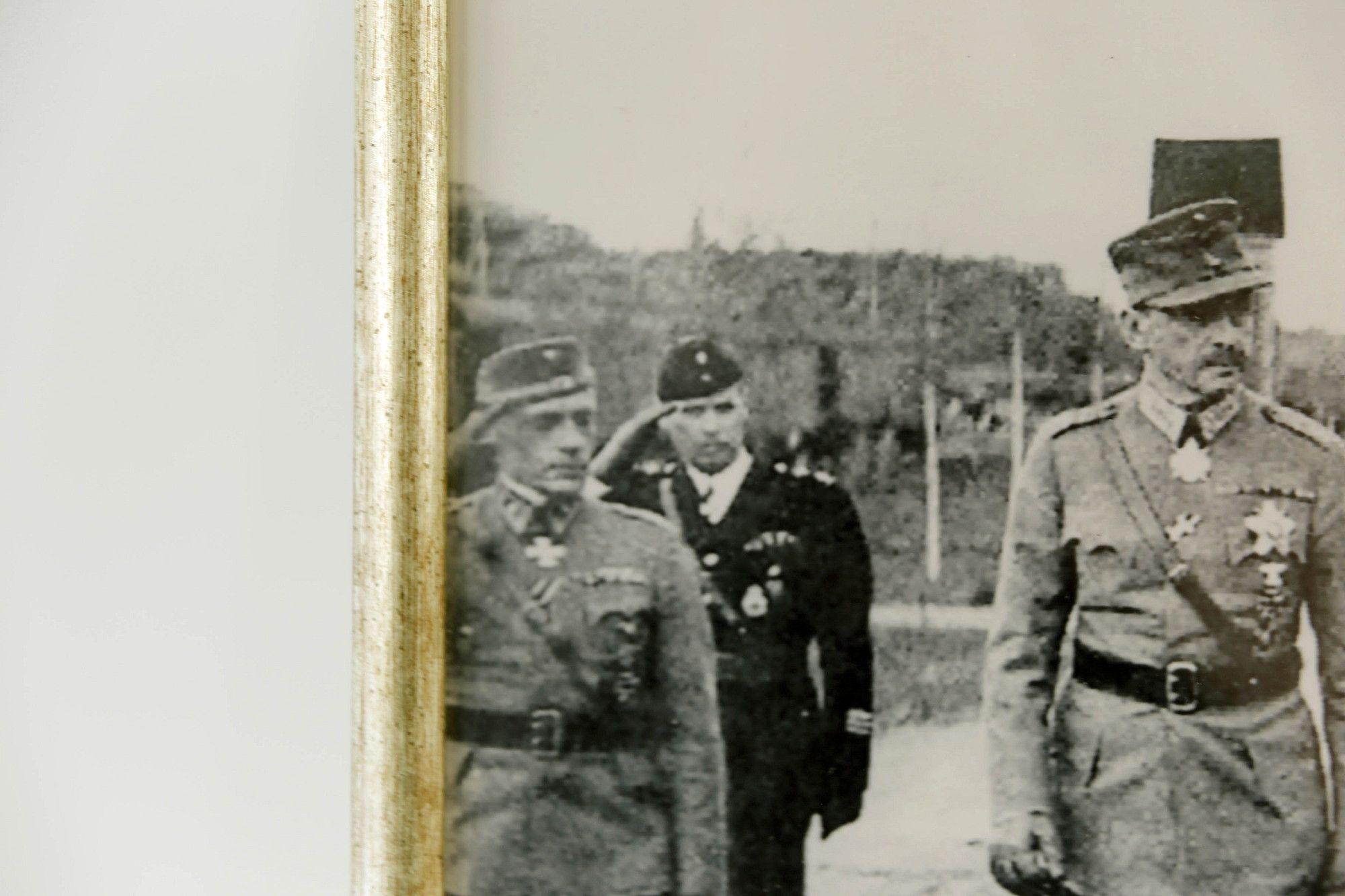 Image 2/8
