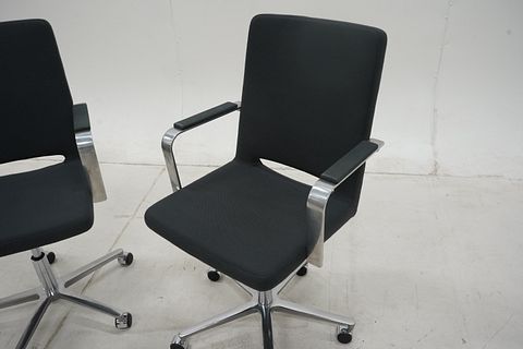 Image 4/10