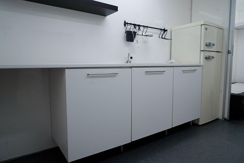 Image 11/17