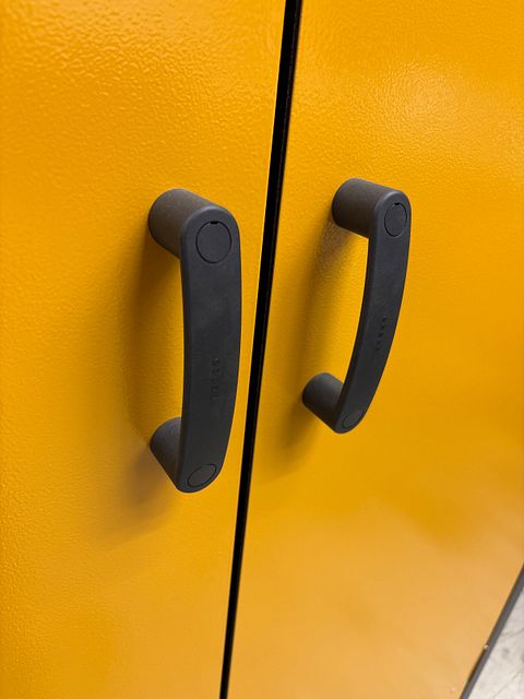 Image 6/12