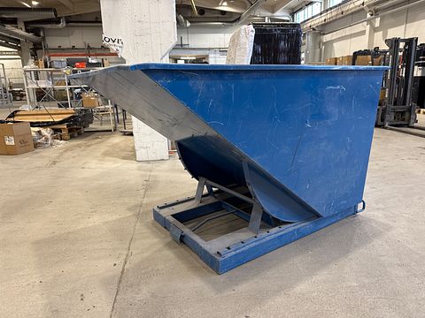 Image 8/12