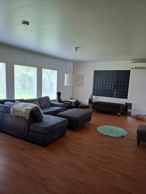 Image 2/33