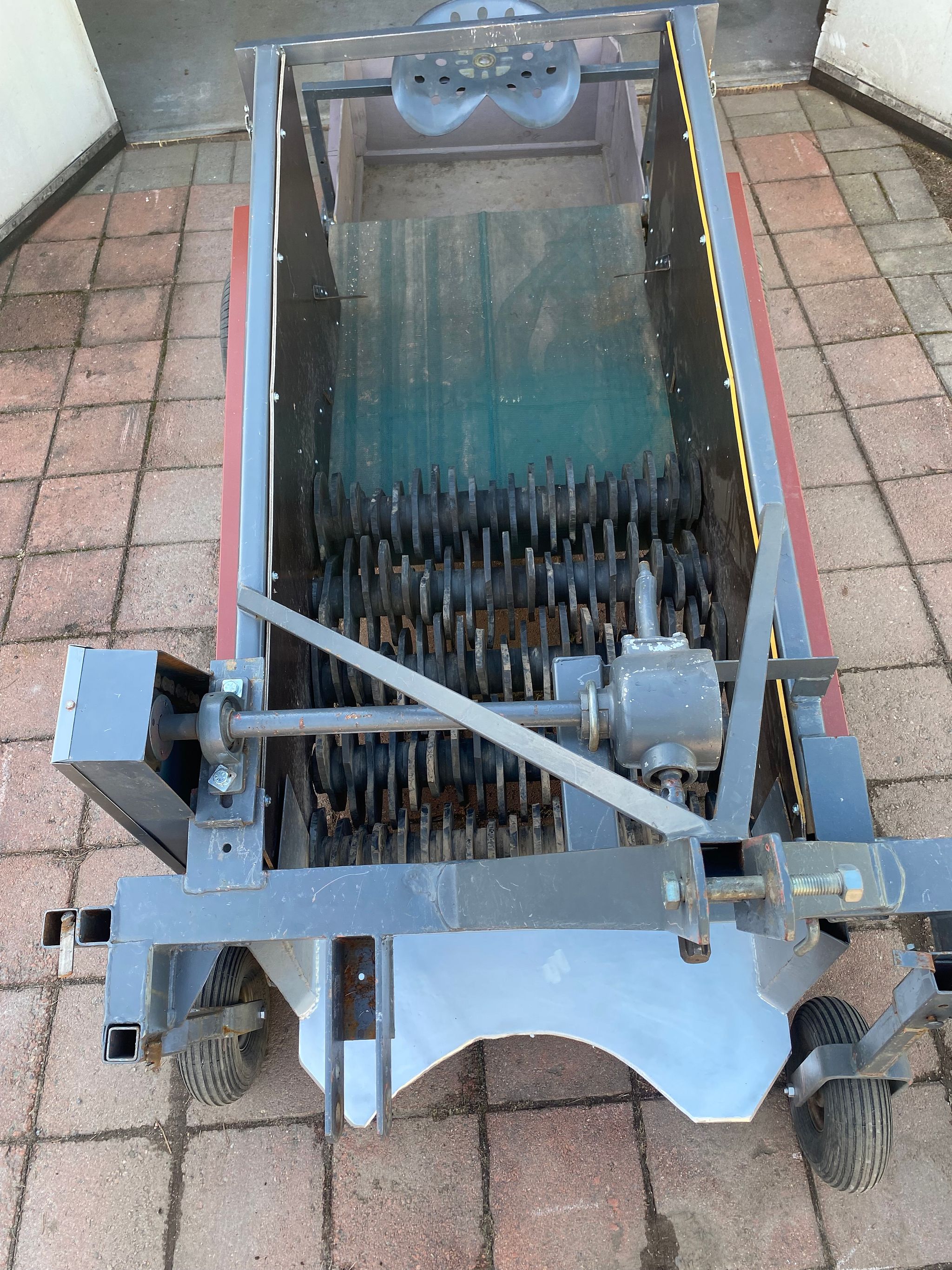 Image 2/4