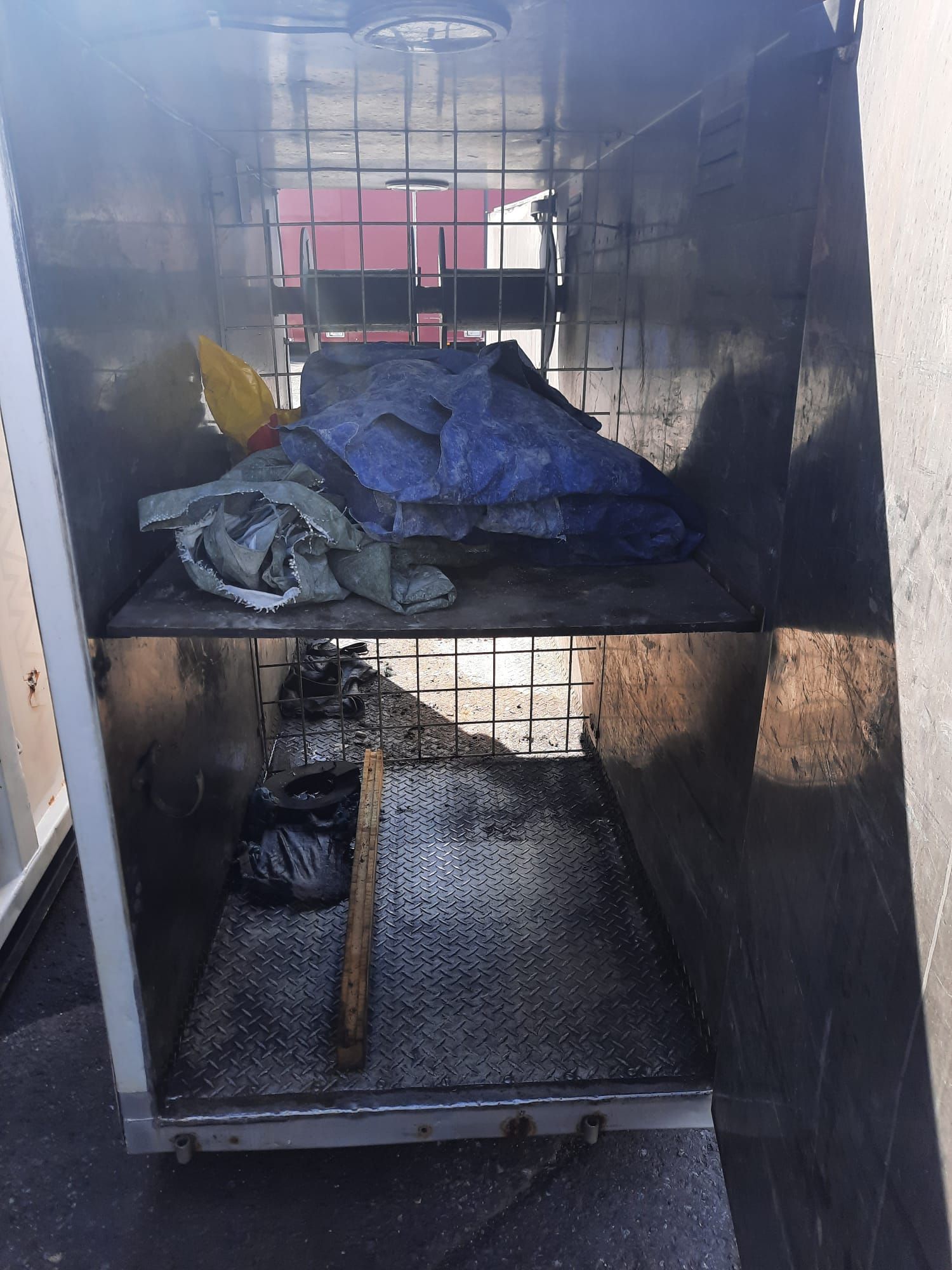 Image 6/6